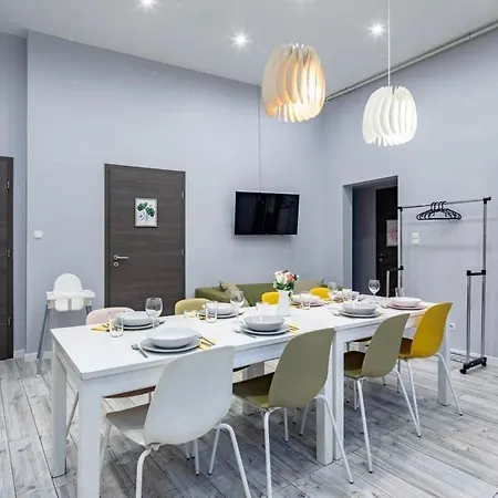 - Large And Comfy Appartement *