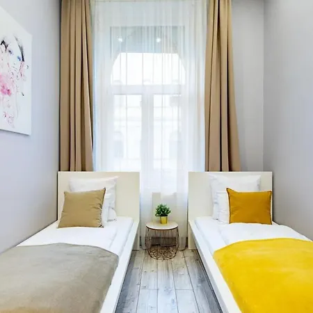 - Large And Comfy Appartement